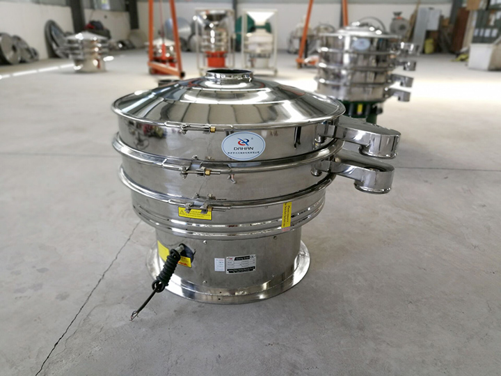全不銹鋼振動(dòng)篩整機(jī)采用不銹鋼拋光而成，干凈衛(wèi)生，可避免原料被污染